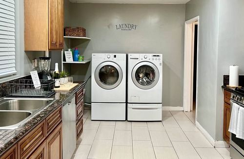 South Gate Casa | Cozy 2B home, free parking on premise, & near LAX