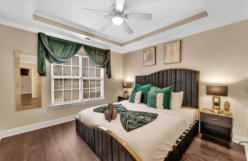 Concord Casa | Cozy 2B Townhouse - Hot Tub