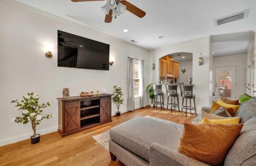 Concord Casa | Cozy 2B Townhouse - King Bed