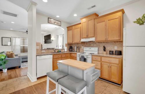 Concord Casa | Cozy 2B Townhouse - King Bed