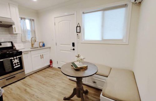 El Monte Casa | Cozy 2B1B Guest House with Private Entrance and Parking