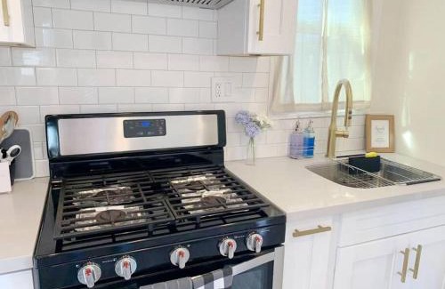 El Monte Casa | Cozy 2B1B Guest House with Private Entrance and Parking