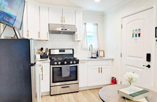 El Monte Casa | Cozy 2B1B Guest House with Private Entrance and Parking
