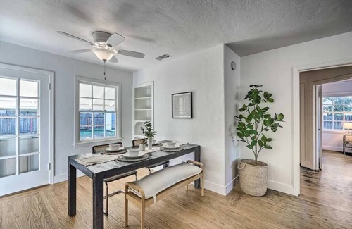 West Sacramento Casa | Cozy 2BD 1B bungalow + King Bed near Sutter Park