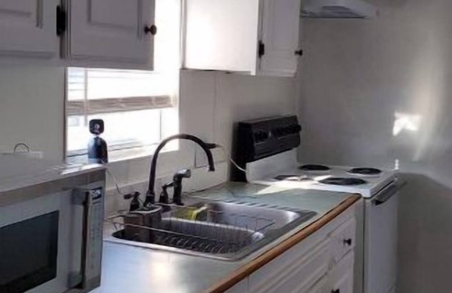 Lake Charles Casa | Cozy 2BD/2BA Mobile Home/ AC, Wi-Fi, W/D, Kitchen, Prime Central Location