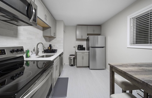 Hazel Park Apartamento | Cozy 2BD Apartment Near Ferndale