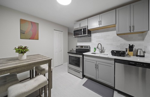 Hazel Park Apartamento | Cozy 2BD Apartment Near Ferndale