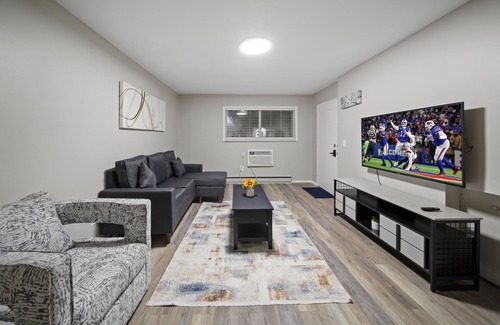 Hazel Park Apartamento | Cozy 2BD Apartment Near Ferndale
