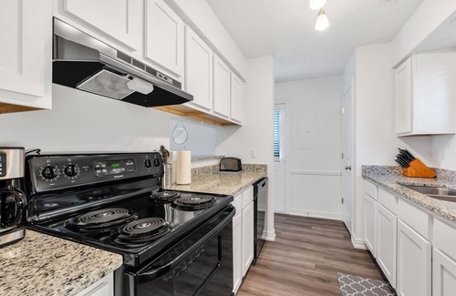 Bentonville Apartamento | Cozy 2BD Near Walmart HQ | Long Stay Discounts