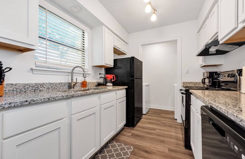 Bentonville Apartamento | Cozy 2BD Near Walmart HQ | Long Stay Discounts