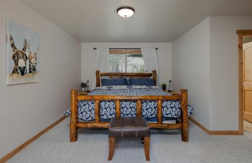 Southwest Bend Casa | Cozy 2BDR Retreat in Bend for 6