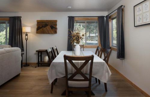 Southwest Bend Casa | Cozy 2BDR Retreat in Bend for 6