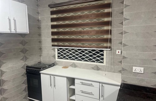 Kumasi Casa | Cozy 2Bedroom w/Queen Beds + vibrant Living Room + Hi-speed WiFi + Kitchen