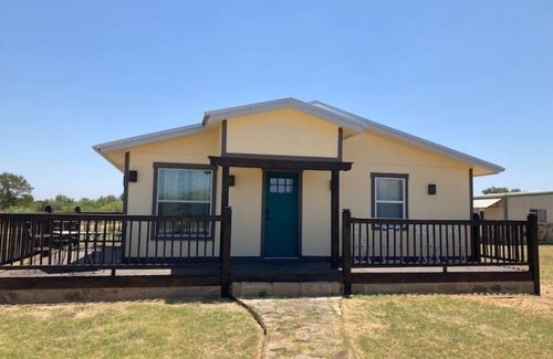 Del Valle Casa | Cozy 2br-1ba 10min from Airport