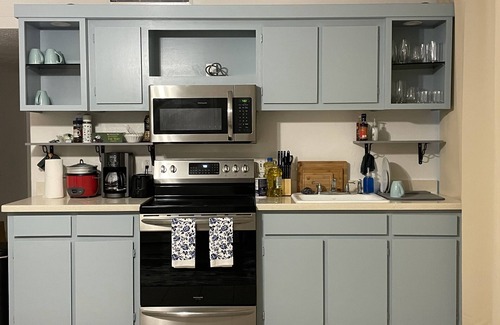 Hilo Apartamento | Cozy 2br 1ba Apt in Waiakea Villas with work space