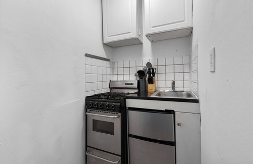 Central Park South Apartamento | Cozy 2BR/1BA for 5! Near Central Park!