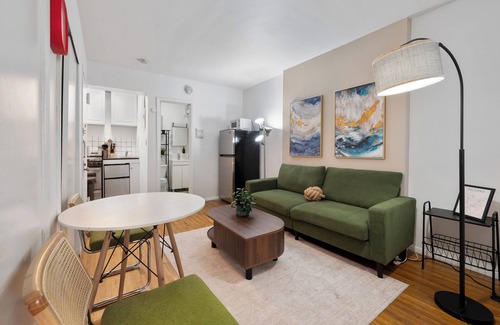 Central Park South Apartamento | Cozy 2BR/1BA for 5! Near Central Park!