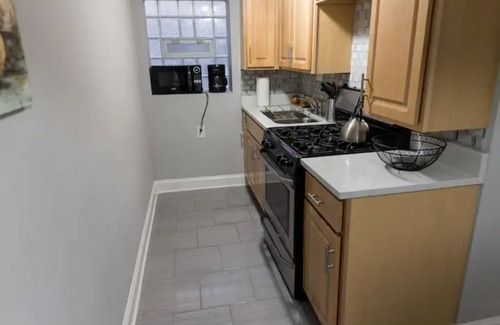 Albany Park Apartamento | Cozy 2BR/1BA Garden Apartment Near Lincoln Square