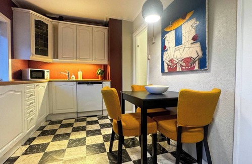 Ullern Apartamento | Acogedor apartamento de 2 habitaciones con estacionamiento