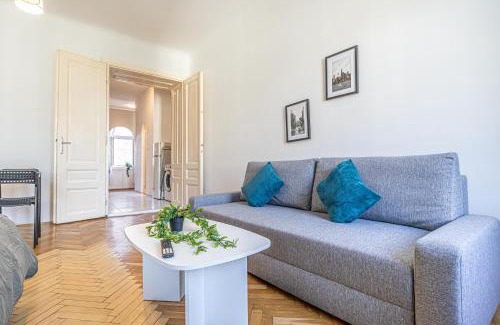 Wieden Apartamento | Cozy 2BR Apt Prime Vienna Location for Longstays