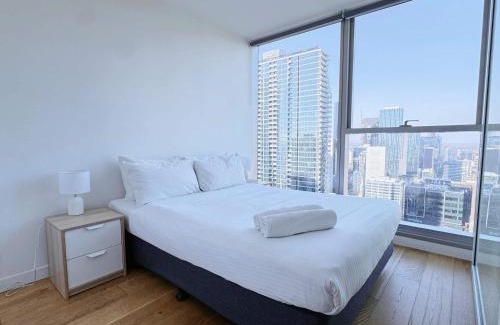 Melbourne Central Business District Apartamento | Cozy 2BR Apt Steps from Southern Cross City Views