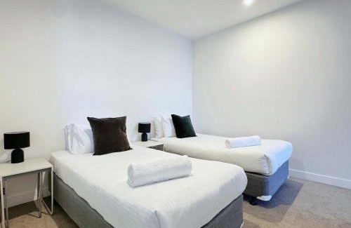 Melbourne Central Business District Apartamento | Cozy 2BR Apt Steps from Southern Cross City Views