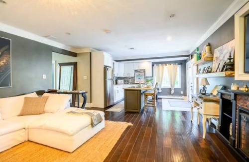 Fair Lawn Apartamento | Cozy 2BR Apt w/ Dedicated Home Office & Restoration Hardware Furnishing