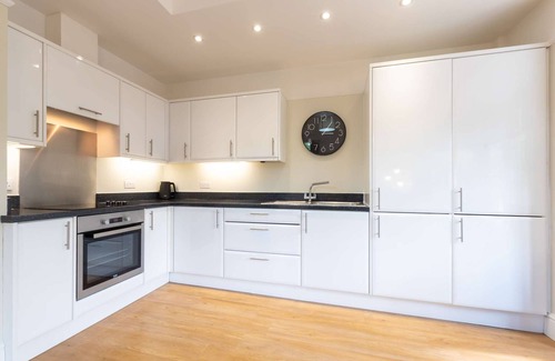 Southampton Apartamento | Cozy 2BR Apt w/ Modern Amenities