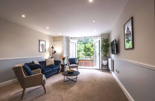 Southampton Apartamento | Cozy 2BR Apt w/ Modern Amenities