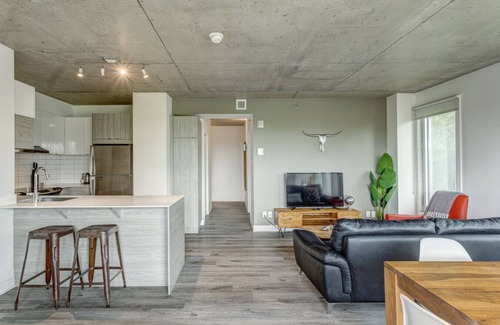 Little Burgundy Apartamento | Cozy 2BR Apt with Patio and Prime Spot Near Metro