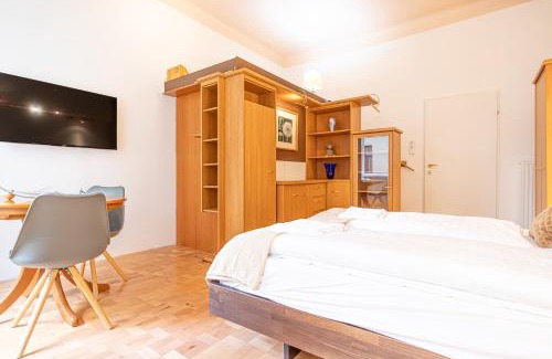 Matzleinsdorf Apartamento | Cozy 2BR City Retreat Prime Central Location