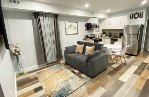 Garden Court Apartamento | Cozy 2BR / Comfy King Bed |The Loft@Cedar Park