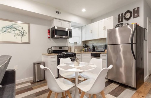 Garden Court Apartamento | Cozy 2BR / Comfy King Bed |The Loft@Cedar Park