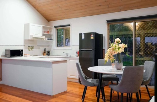 Balnarring Cabaña | Cozy 2BR Cottage Near Beach & Village Shops