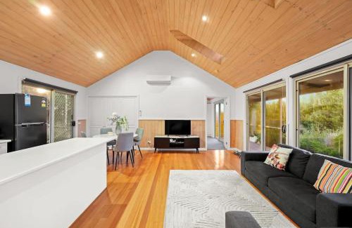 Balnarring Casa | Cozy 2BR Cottage Near Beach & Village Shops
