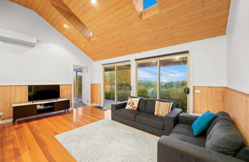 Balnarring Casa | Cozy 2BR Cottage Near Beach & Village Shops