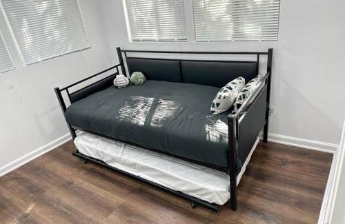 Florence-Graham Apartamento | Cozy 2BR Duplex in Downtown LA