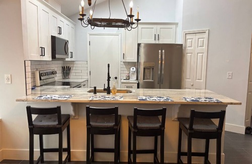 Arlington Casa | Cozy 2BR Getaway with Patio & Garage Near Shops, Dining & Highways!