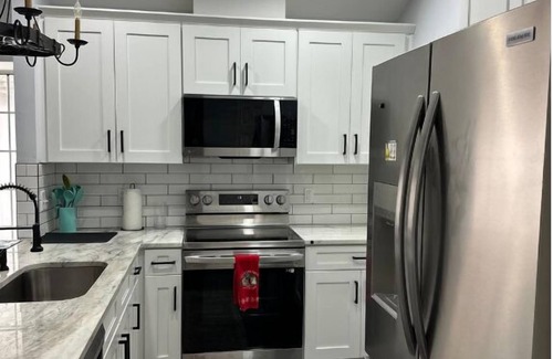 Arlington Casa | Cozy 2BR Getaway with Patio & Garage Near Shops, Dining & Highways!