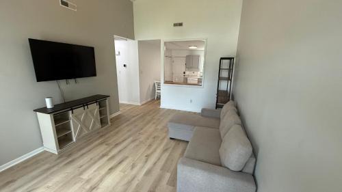Piney Green Casa | Cozy 2BR Hideaway - I Heart Jacksonville