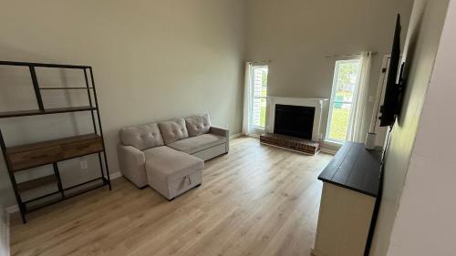 Piney Green Casa | Cozy 2BR Hideaway - I Heart Jacksonville