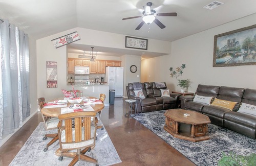 Lawton Casa | Cozy 2BR Home near Fort Still and Hospitals