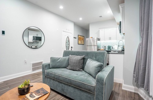 Garden Court Apartamento | Cozy 2BR Loft 2nd Floor Retreat/The Loft@Cedar Park Philadelphia