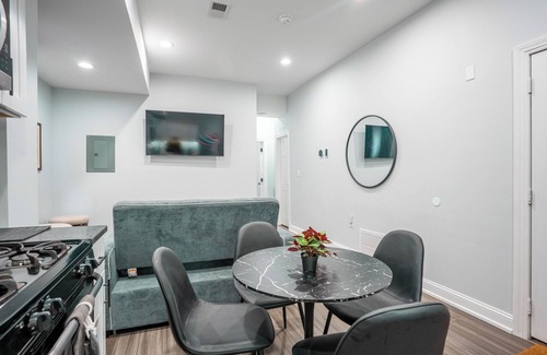 Garden Court Apartamento | Cozy 2BR Loft 2nd Floor Retreat/The Loft@Cedar Park Philadelphia