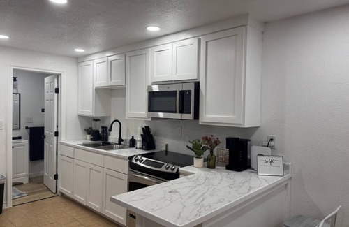 Texas Gulf Coast Casa | Cozy 2BR Near Downtown & Border