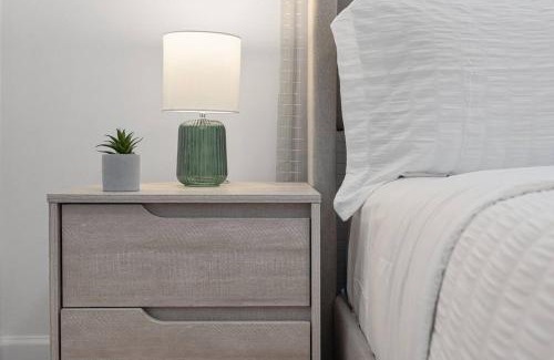 Des Plaines Apartamento | Cozy 2BR Near O Hare Free WiFi and Parking