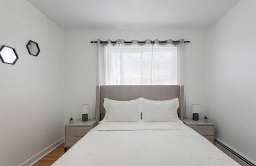 Des Plaines Apartamento | Cozy 2BR Near O Hare Free WiFi and Parking