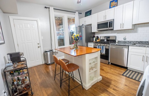 Avondale Apartamento | Cozy 2BR + Office - Park Views, Backyard, & BBQ!
