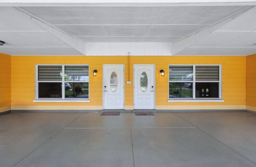Warm Mineral Springs Casa | Cozy 2BR Retreat Minutes from Warm Mineral Springs