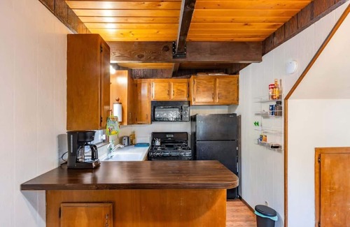 Crestline Casa | Cozy 2BR Retreat Near Lake Grego with Mountain Views